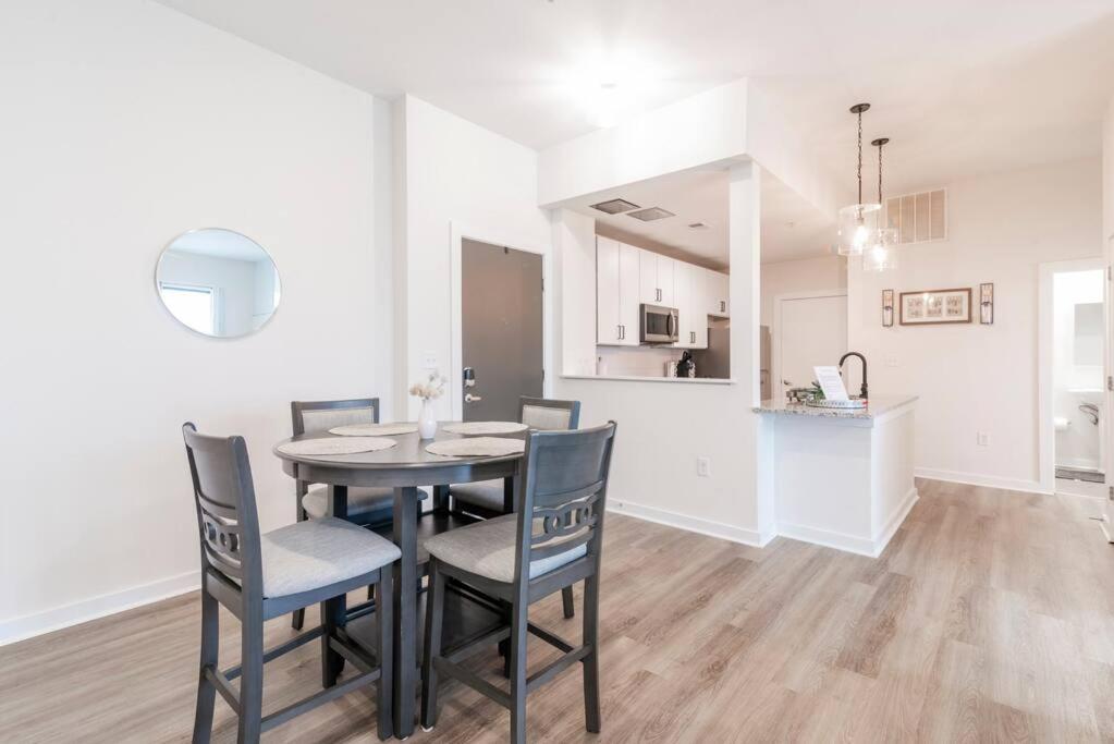 Charming Cozy Apartment With Wi-Fi & Free Parking 샬럿 외부 사진