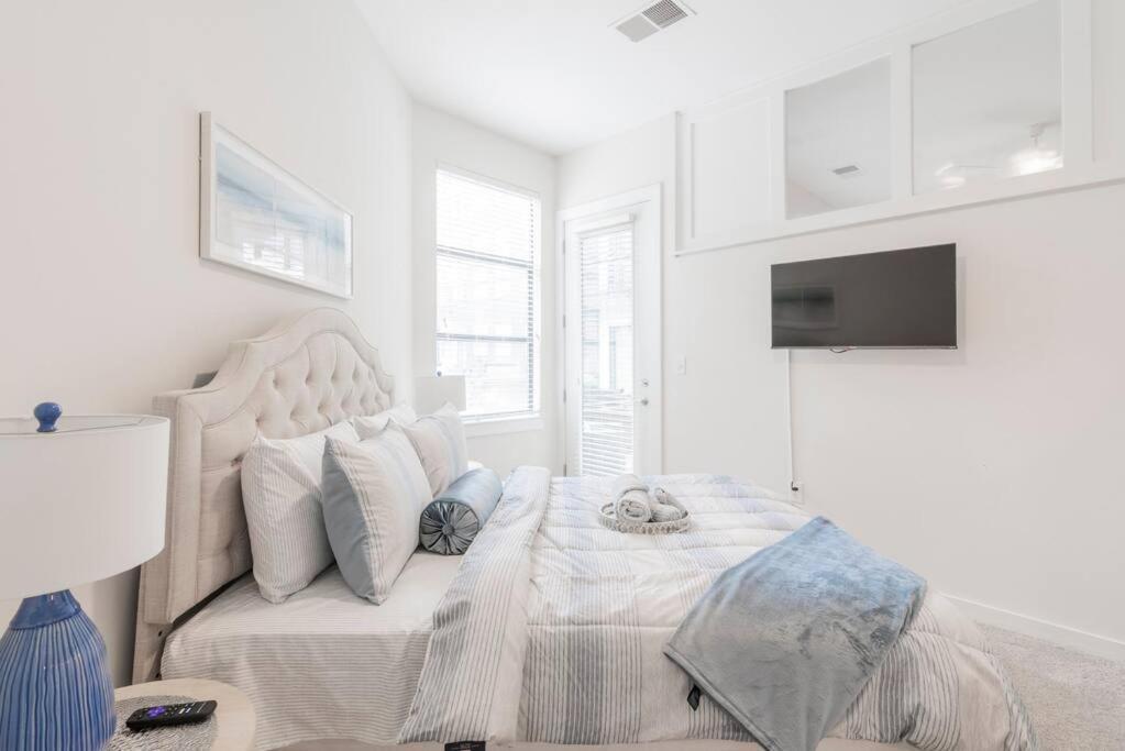 Charming Cozy Apartment With Wi-Fi & Free Parking 샬럿 외부 사진