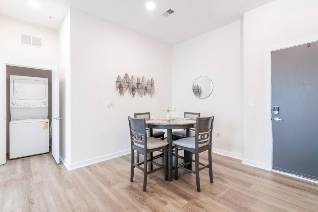 Charming Cozy Apartment With Wi-Fi & Free Parking 샬럿 외부 사진