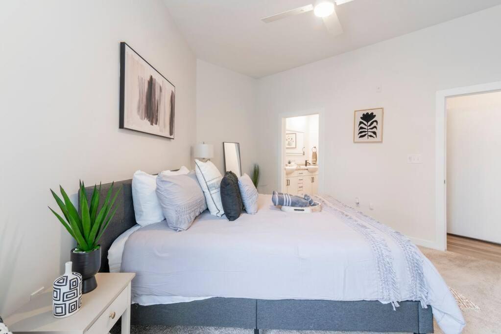 Charming Cozy Apartment With Wi-Fi & Free Parking 샬럿 외부 사진